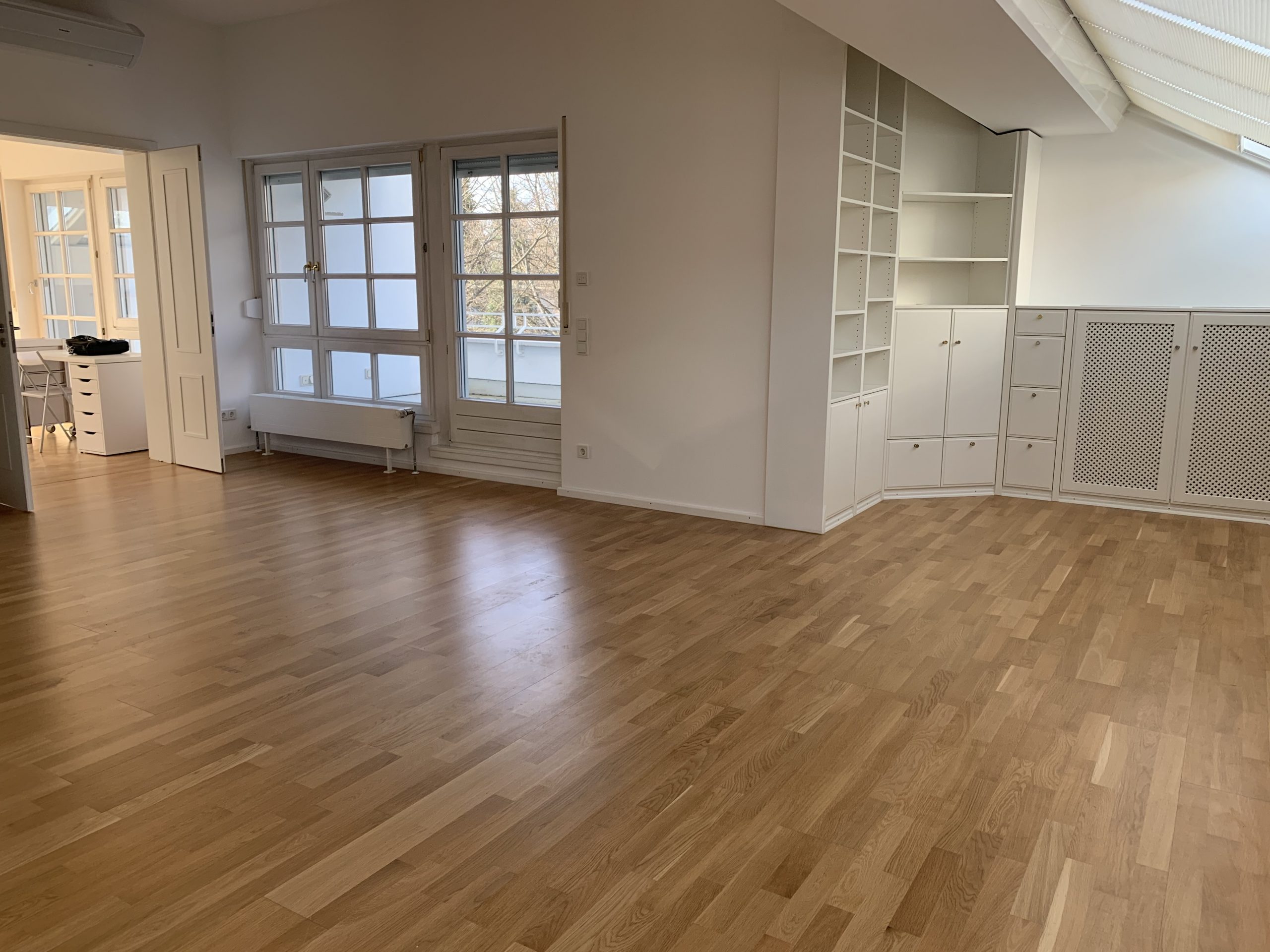 Mehr über den Artikel erfahren Erstbezug nach Komplettrenovierung!  Außergewöhnliche Dachgeschoß-Wohnung in Bestlage München- Harlaching