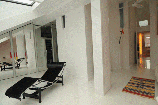 7.1-lounge-and-dressing-room