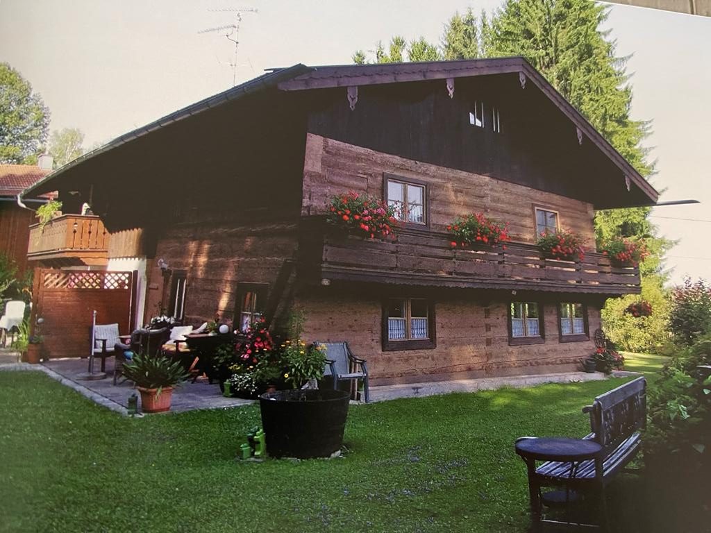 Read more about the article Das romantische Landhaus vor den Toren Münchens! Charmantes Einfamilienhaus mit Waldrand-Grundstück Oberbiberg