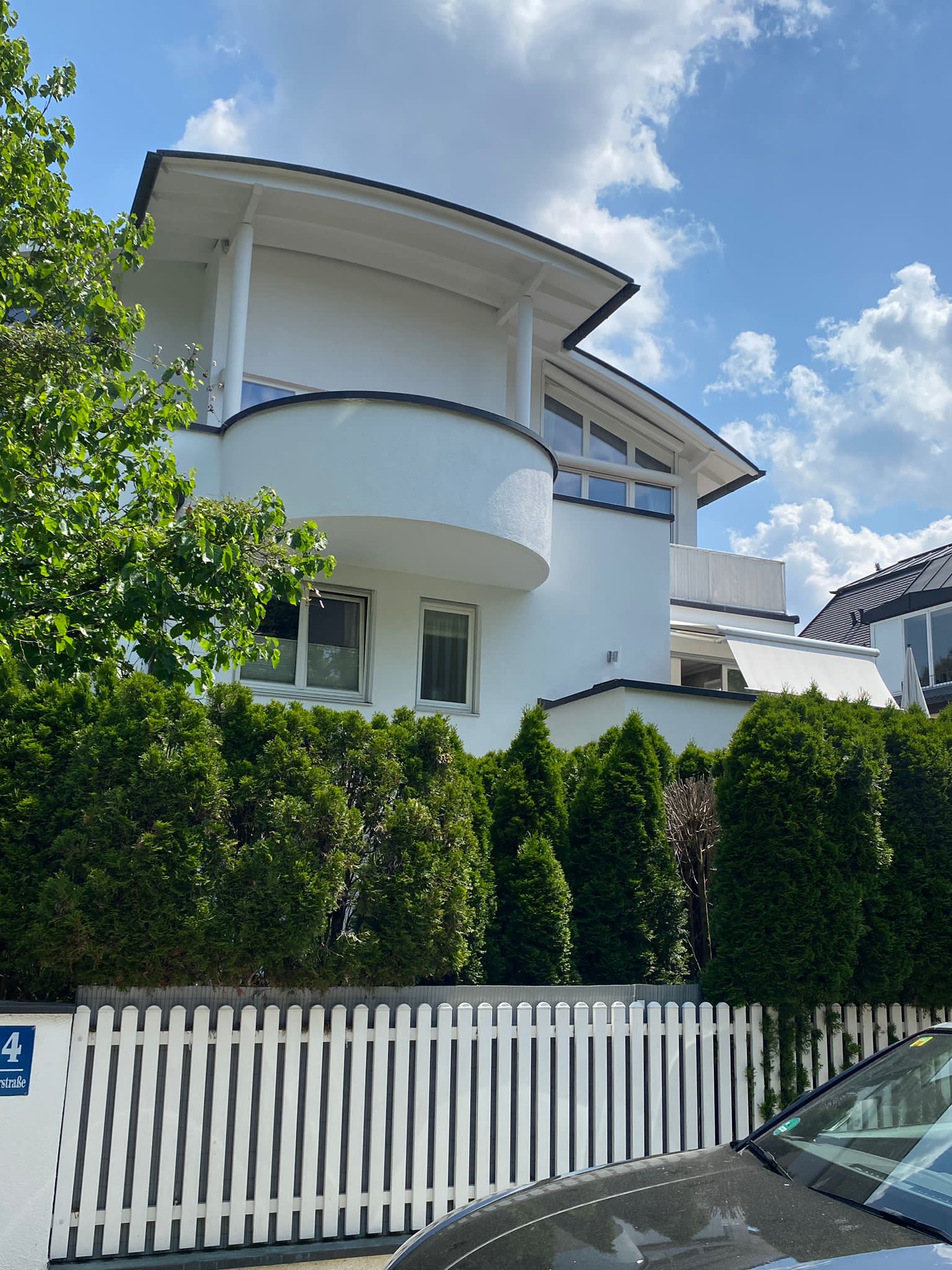 Mehr über den Artikel erfahren 2-Zimmer Wohlfühl-Wohnung mit sonnigem Balkon in absolut schöner und ruhiger Lage München-Neuhausen-Nymphenburg