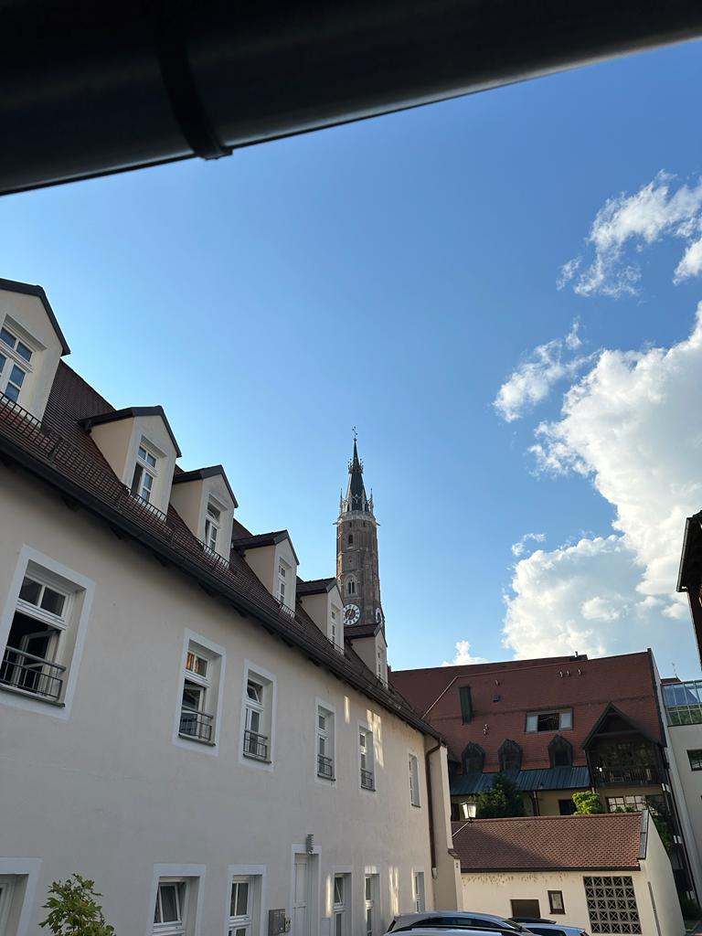 Read more about the article Das denkmalgeschützte Altbaujuwel! Maisonette in bester Innenstadtlage nähe Fußgängerzone in Landshut!