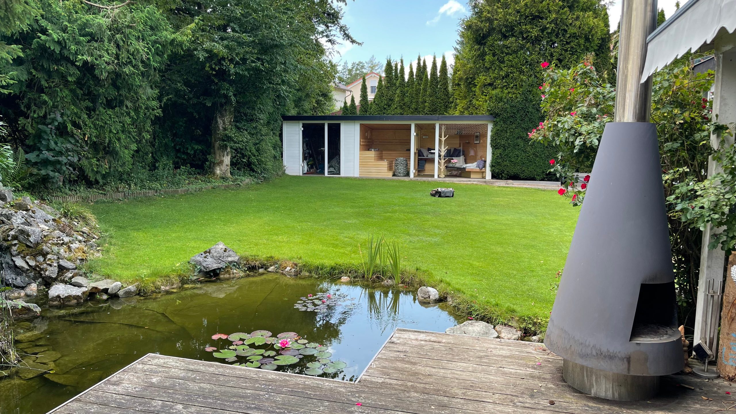 Grundstück mit Teich und Sauna
