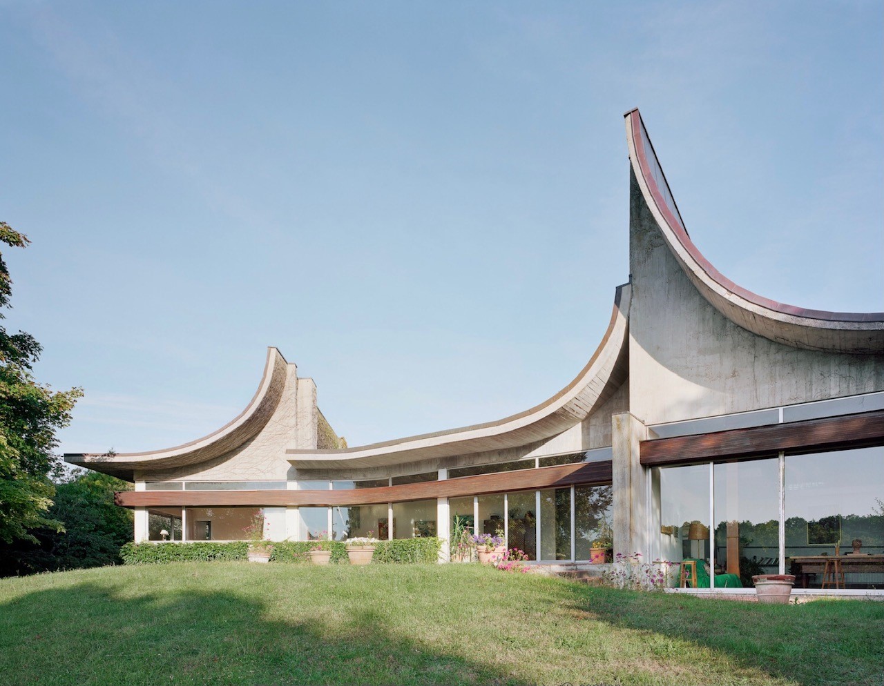 Read more about the article ***Claude Parent Design Architektur*** Parkähnliches Anwesen mit einzigartiger Bebauung nähe Paris