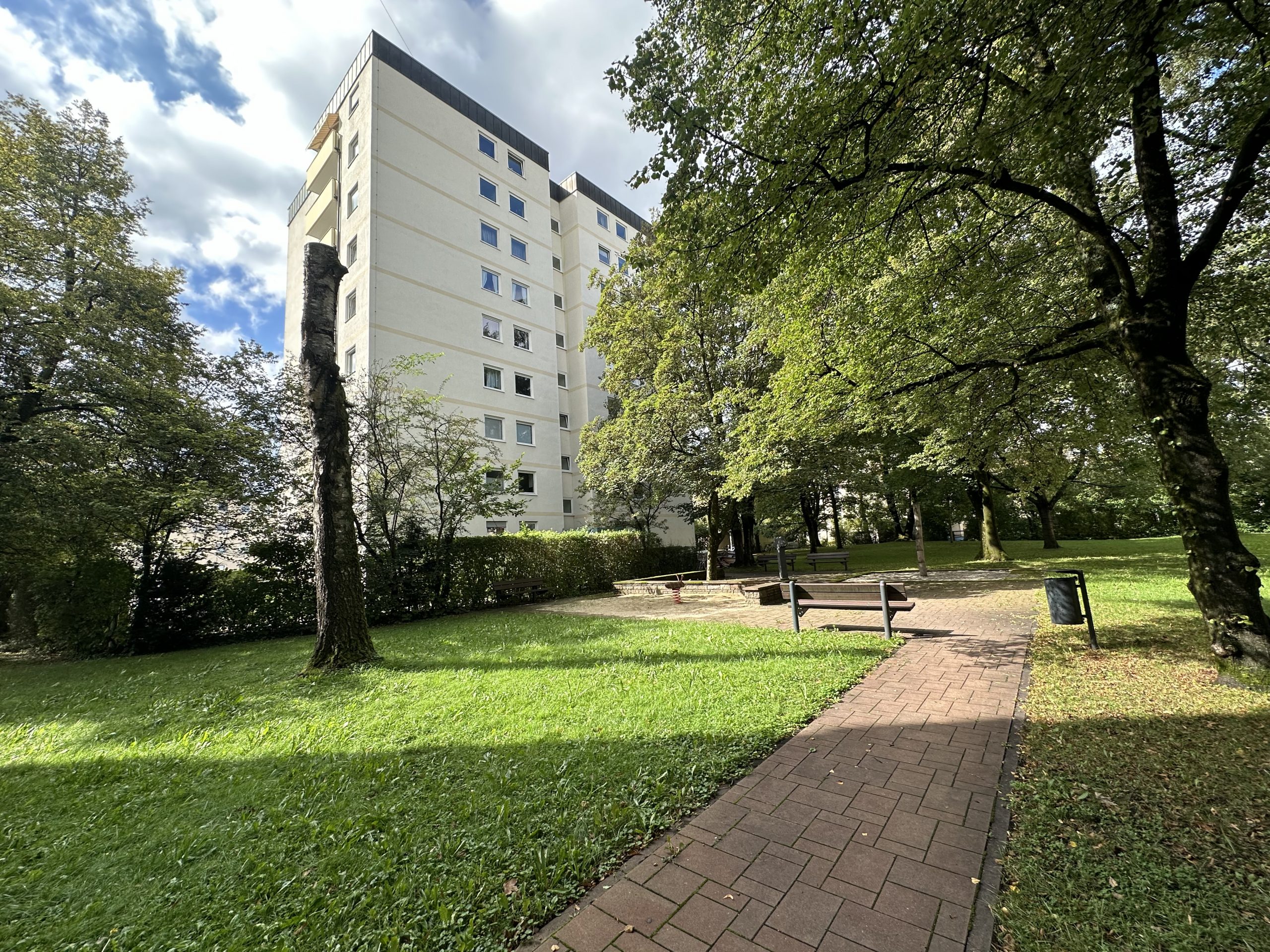 Mehr über den Artikel erfahren Den eigenen Geschmack verwirklichen! 3- Zimmer-Wohnung mit viel Potenzial in München Laim