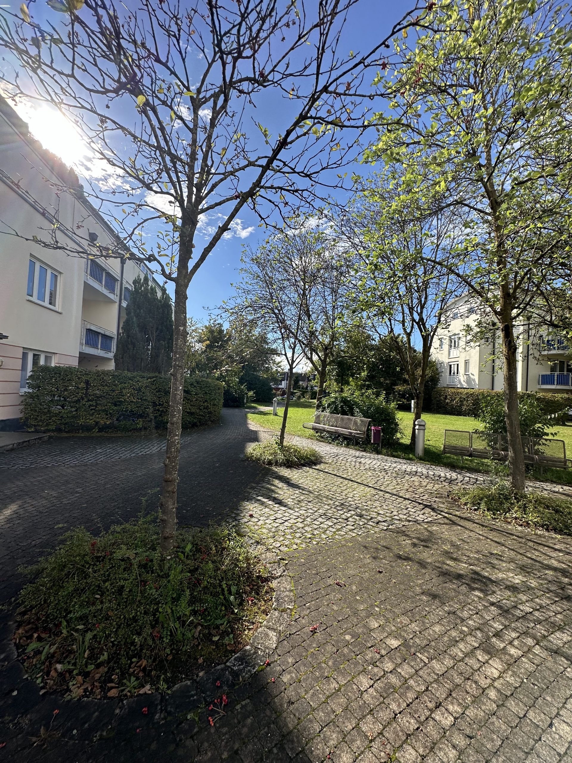 Mehr über den Artikel erfahren Freundliche 2-Zimmer-Wohnung mit 2 Balkonen!  in bester Lage Unterschleißheim